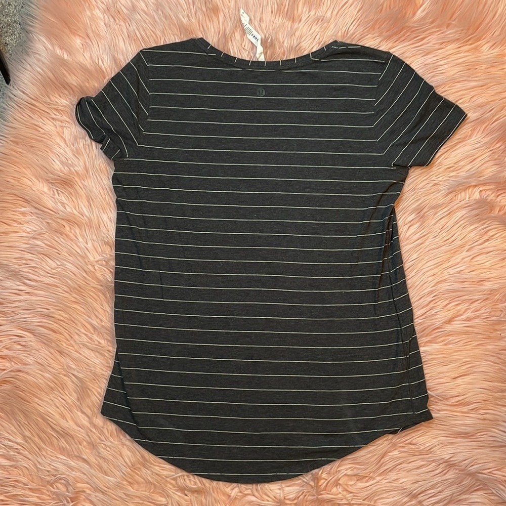 Lululemon Love Tee V Short Serve Stripe Heathered Black White Athletic Size 8 - Picture 3 of 5